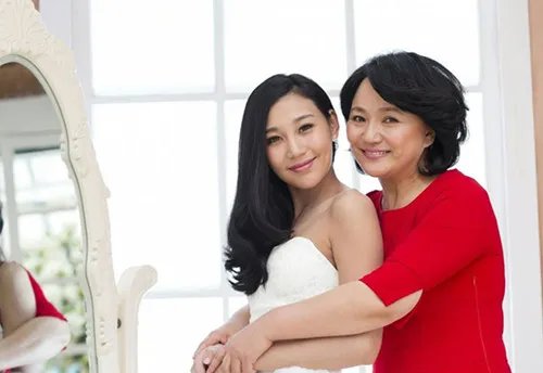 婚宴妈妈礼服一般多少钱 女儿出嫁母亲穿什么