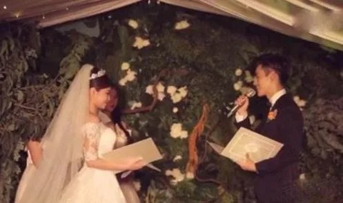 魏哲鸣老婆王岚结婚照：魏哲鸣个人资料简介