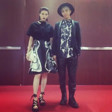 歌手郑建鹏老婆冼燕坚爱情故事  感动《中国达人秀》评审