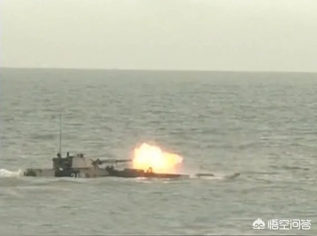 中国05式两栖步战车在海里时是否可以开炮?性能怎么样?