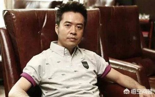 央视解说员洪钢解说英格兰淘汰哥伦比亚的比赛时，为什么在第115分钟就说比赛结束？