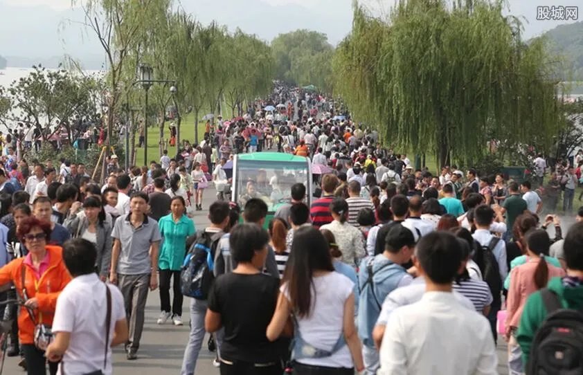 传播链背后:为何老人爱去西北线 这些都是旅游胜地