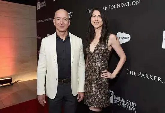 贝索斯前妻是如何成为美国女首富的？