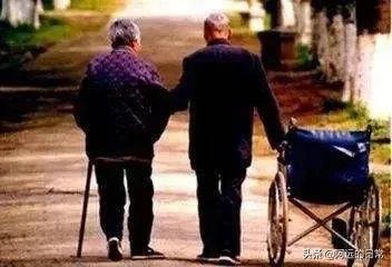 老公很懒,从不主动做家务,该不该离婚?