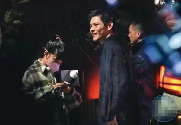 向太携儿子儿媳与友人聚餐,为何郭碧婷表情一脸冷淡?