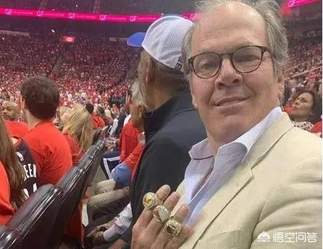 骚操作!勇士老板在赛后晒冠军戒指内涵火箭,球迷吐槽指责其没气度,对此你怎么看?