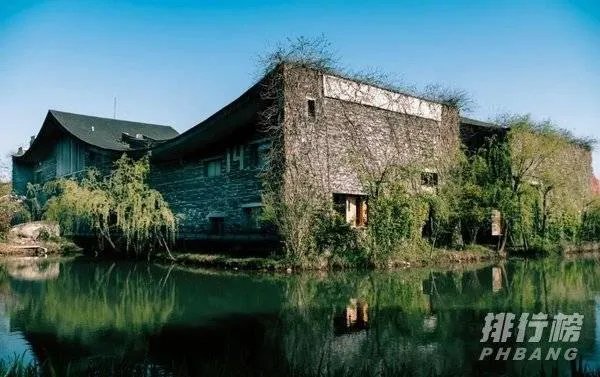 中国最美的十所大学排名_全国最美大学排名最新