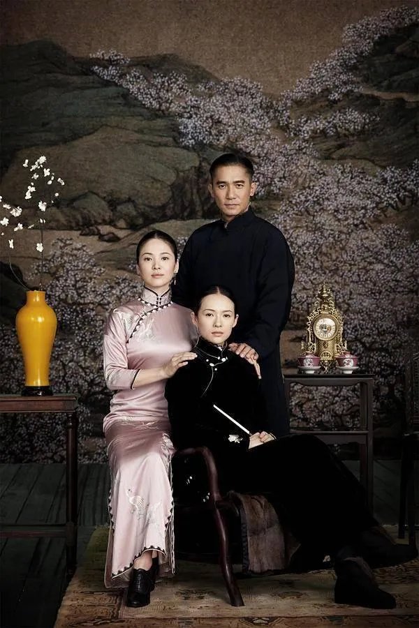 章子怡出席宋慧乔宋仲基婚礼晒合影照，双宋为何特邀了章子怡？