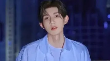 王源晒打雷闪电天气的视频，他还分享过哪些有趣的事？
