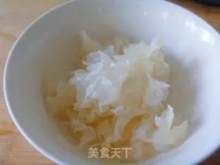 【养生汤煲】 银耳雪梨汤