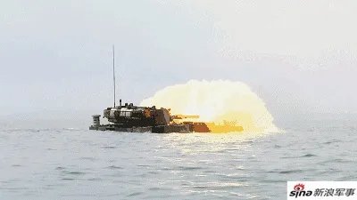 中国05式两栖步战车在海里时是否可以开炮?性能怎么样?