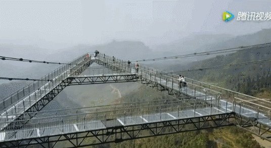 重庆现高80米吓破胆的“天空悬廊”是怎么建的?