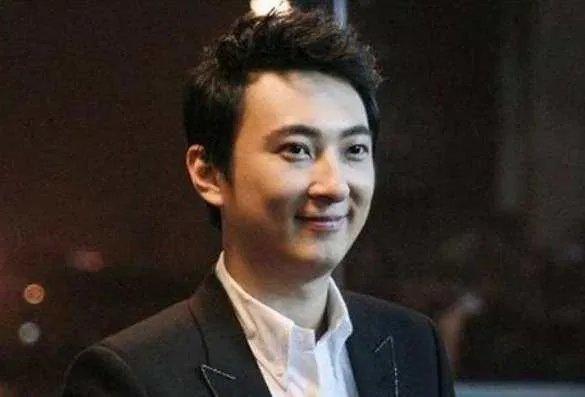 王思聪甜仇分手,甜仇是谁?谈这种没名分没钱的恋爱不后悔吗?