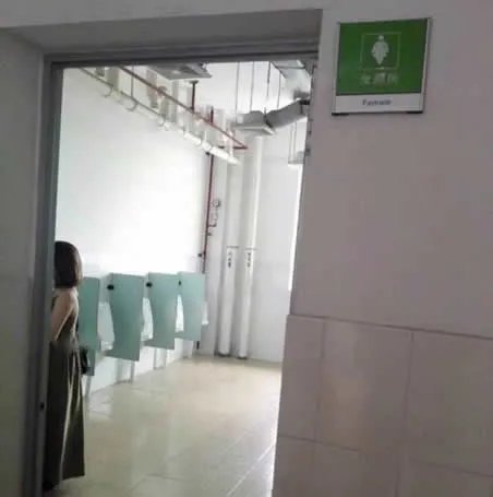 高校女厕现小便池:男女要公用厕所吗具体详细情况揭开