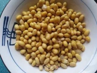 猪蹄炖黄豆