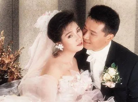 “一代女神”戚美珍,嫁苗侨伟生下一儿一女,如今怎么样了?