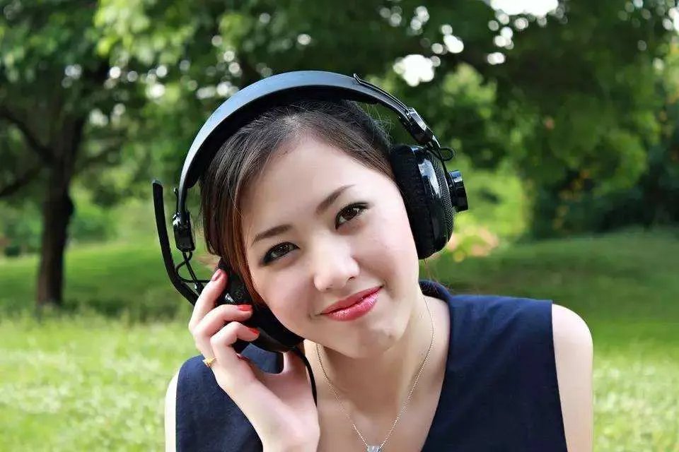 斗鱼永久封停乔碧萝直播间,直播平台该如何管控这些“骗人”事件?