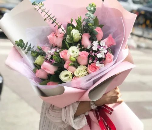 19朵粉色玫瑰花代表什么意思 第一次送女孩花应该送几朵