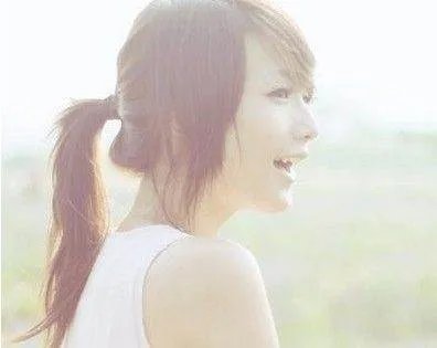 求几张穿着白色衣服的非主流唯美图片。。。