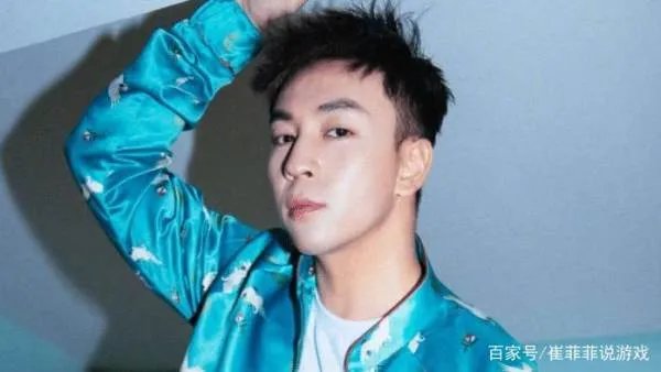 向华强都不敢惹,王宝强要行晚辈礼,释小龙究竟是什么身份?