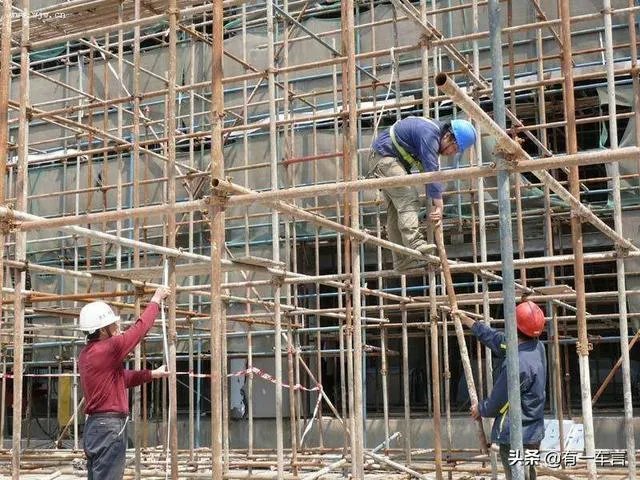 广东河源一在建高楼发生坍塌,造成8名工人死亡,怎么回事?