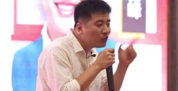 红极一时的张雪峰，因发言不当公开道歉，现在过得怎么样？