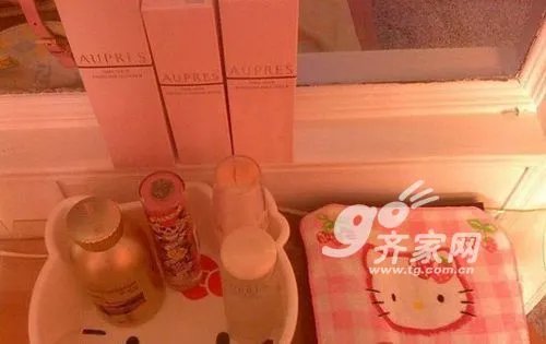 屋主2万巧手翻新 2手旧房惊变可爱小蜗居