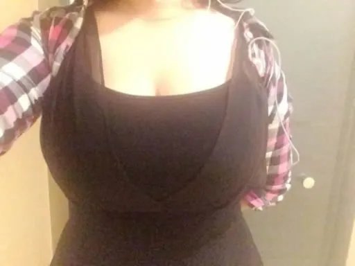 体育课没带胸罩俯卧撑：遭全班男生嘲笑得外号大胸妹