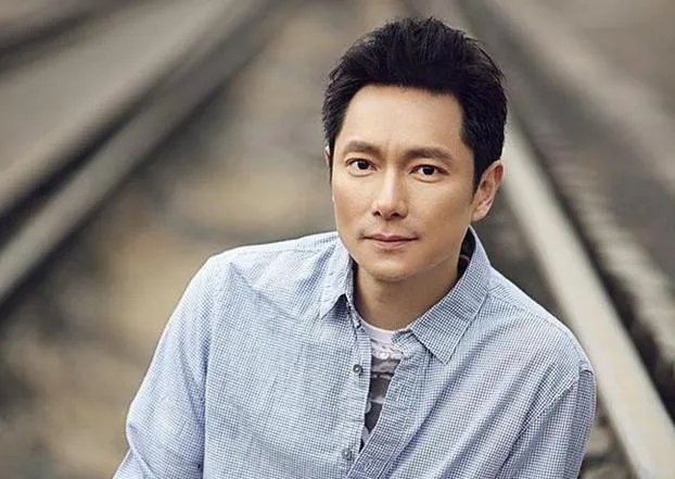 《哑巴新娘》两位主角今昔对比,容颜不变事业却差别巨大,你怎么看?
