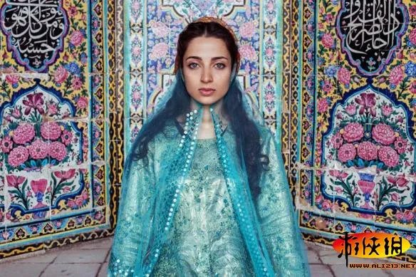 世界美女地图:罗马尼亚29岁女子穷游37国专拍正妹