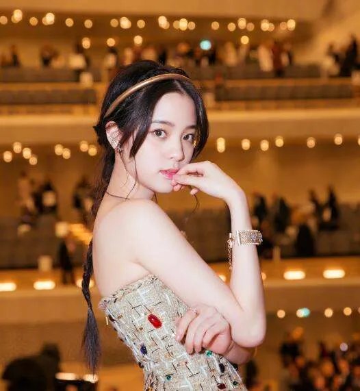 欧阳娜娜曾就读于哪所大学?