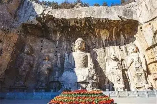 洛阳龙门石窟佛像被游客摸出包浆,随意摸文物会对文物造成什么不良影响?