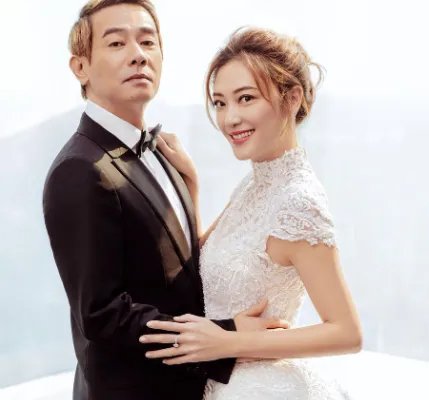 陈小春和老婆的关系很好,可以介绍一下陈小春的老婆和儿子吗?