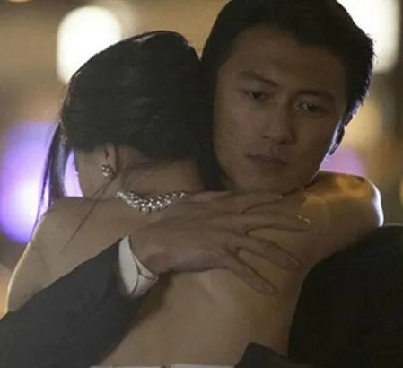 高圆圆谢霆锋拥吻 画面太过唯美网友感叹不忍直看