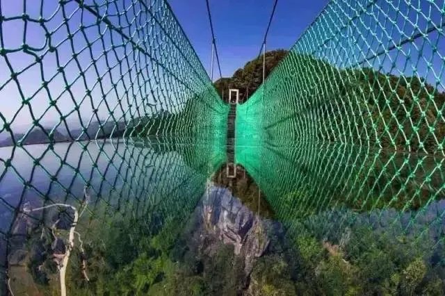重庆现高80米吓破胆的“天空悬廊”是怎么建的?