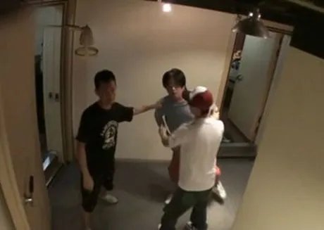 袁惟仁飞踹暴打鲍春来 陈楚生劝架左右为难