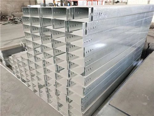 电线在桥架里能不能接头