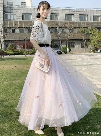 连衣裙的搭配有好多,那你知道怎样搭配最时尚吗?