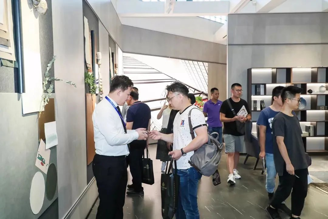顾家工艺上海展亮相，37年匠心坚持，用极简设计定义极致舒适生活！