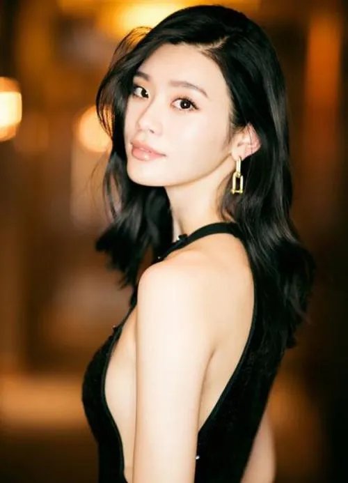 2017上海维密秀奚梦瑶摔倒了，会影响她的事业吗？