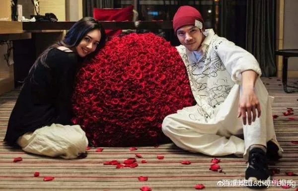 向佐和郭碧婷究竟是怎么认识的?