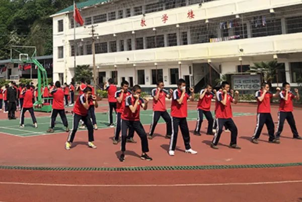 高三全封闭学校有哪些