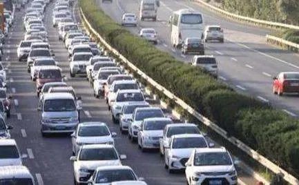 为什么同样是法定假日,中秋高速公路却不免费呢?