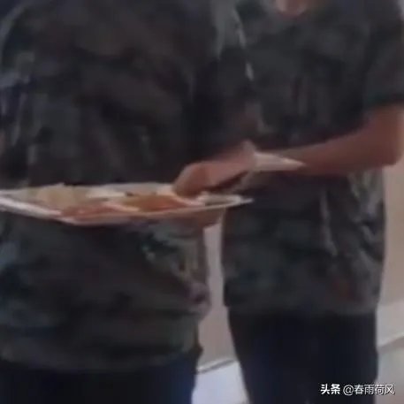 军训教官手抓学生剩饭当场吃掉,对此你有什么感想?
