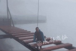 重庆现高80米吓破胆的“天空悬廊”是怎么建的?