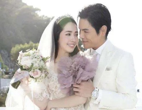 向佐和郭碧婷究竟是怎么认识的?