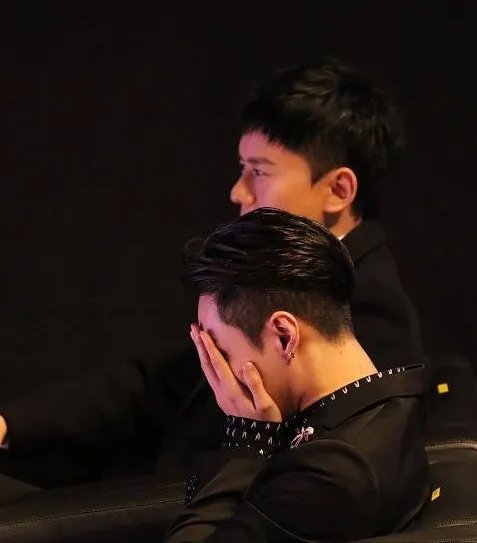 张艺兴连拿三个什么奖?