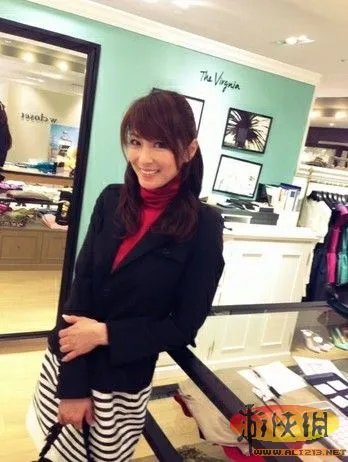 日本选美冠军山田佳子爆红网络 49岁童颜依旧
