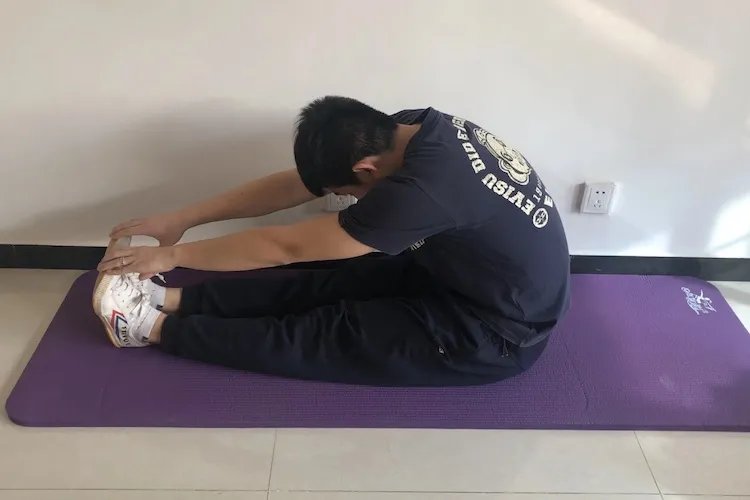 坐骨神经痛的5个锻炼动作图