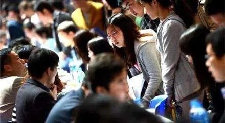 为什么有的95后求职不问工资